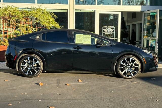 Used 2025 Toyota Prius XSE 5D Hatchback image 3