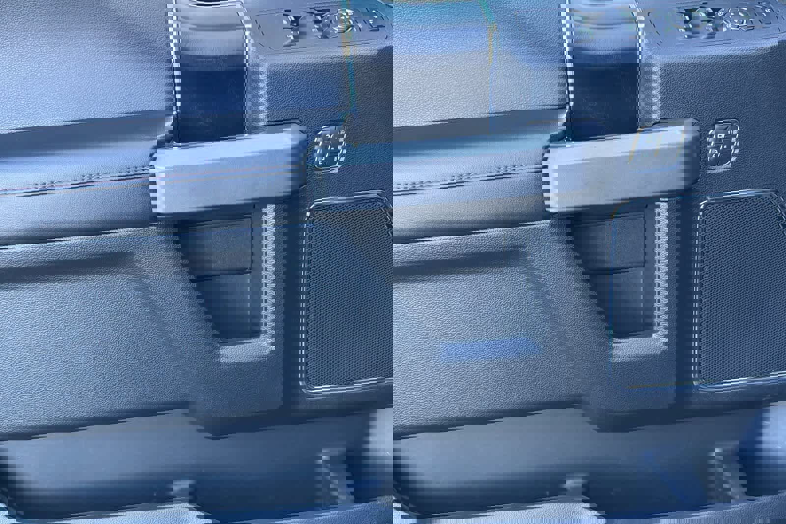 Certified 2019 Ford F350 Platinum w/ Platinum Ultimate Package image 12