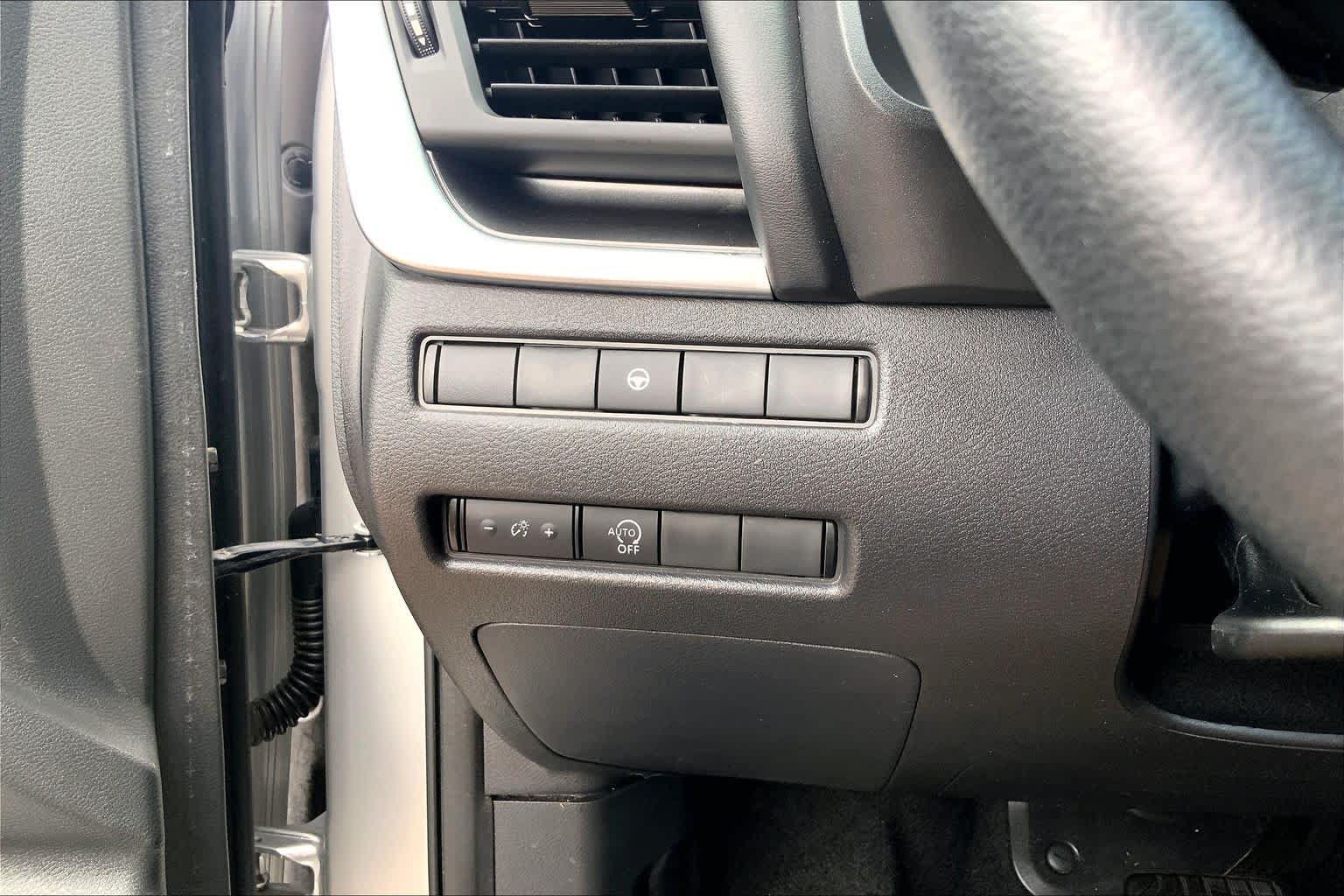 Used 2023 Nissan Rogue SV AWD/4WD image 36