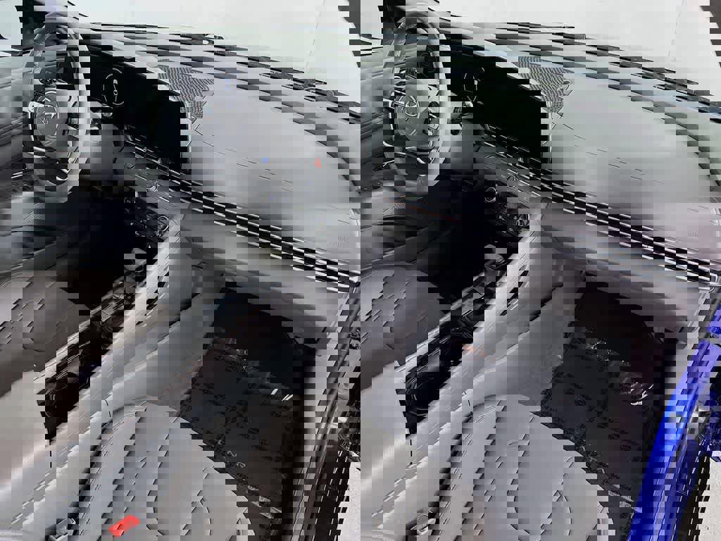 Used 2023 Hyundai Elantra SEL w/ Convenience Package image 30