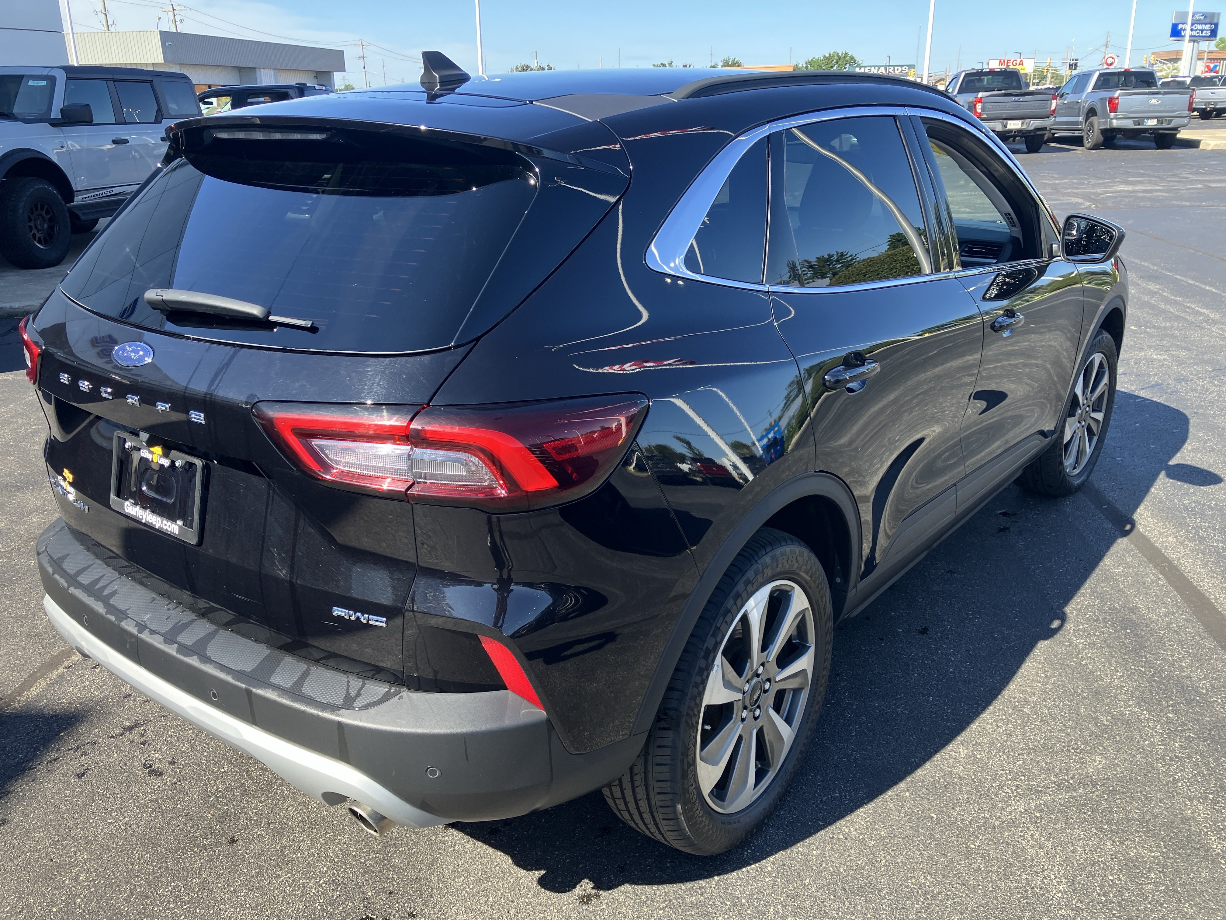 Certified 2025 Ford Escape Platinum AWD/4WD image 8