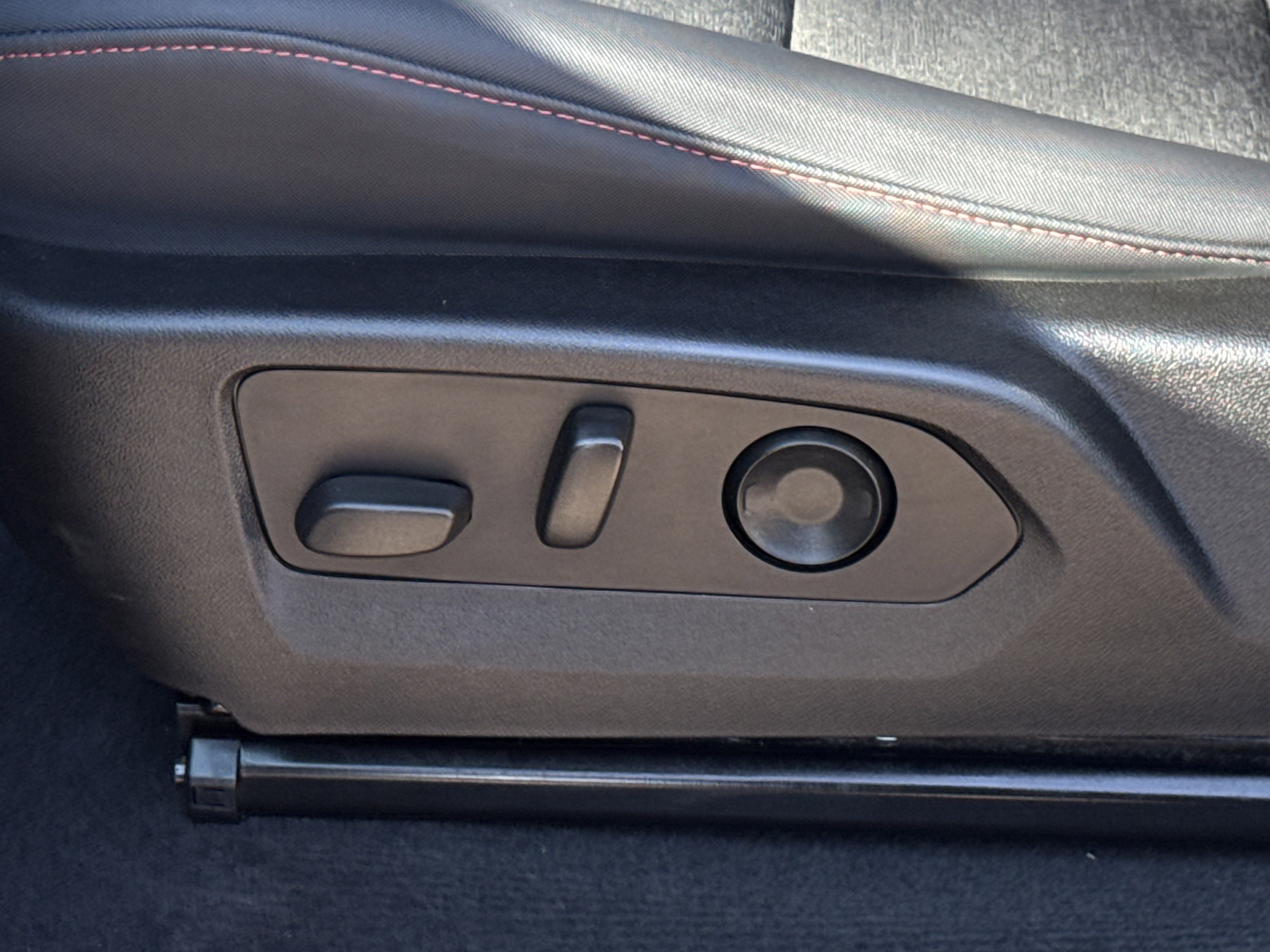 Used 2024 Chevrolet Colorado Z71 w/ Z71 Convenience Package 2 image 17