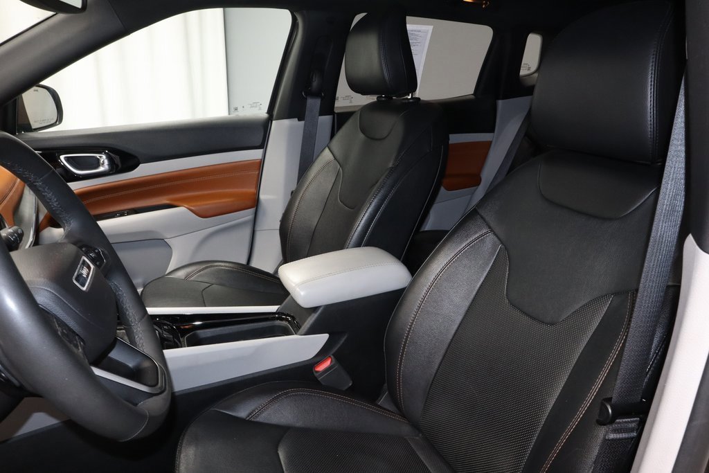 Used 2023 Jeep Compass Limited image 24