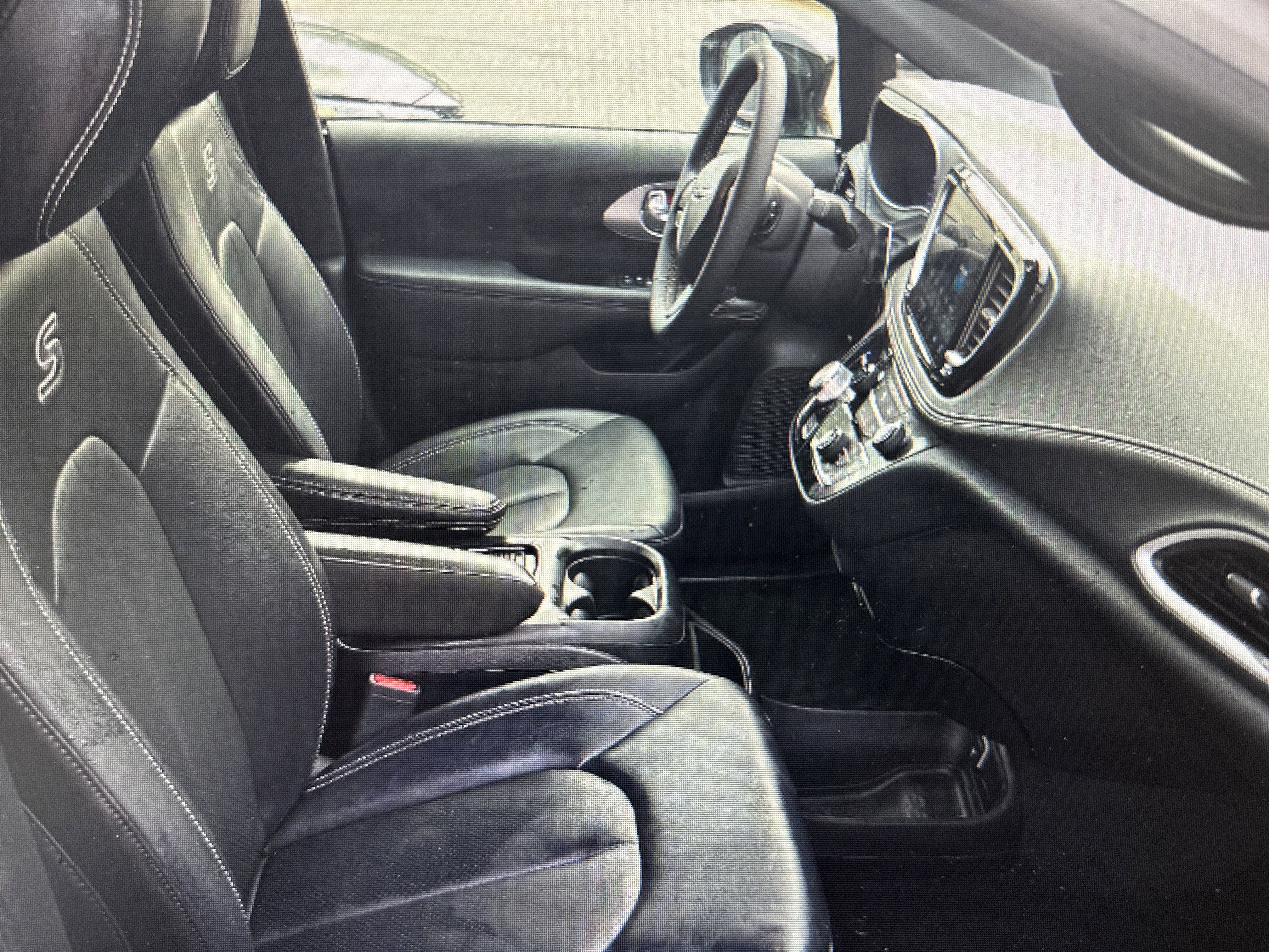 Used 2024 Chrysler Pacifica Touring-L w/ S Appearance Package FWD image 13
