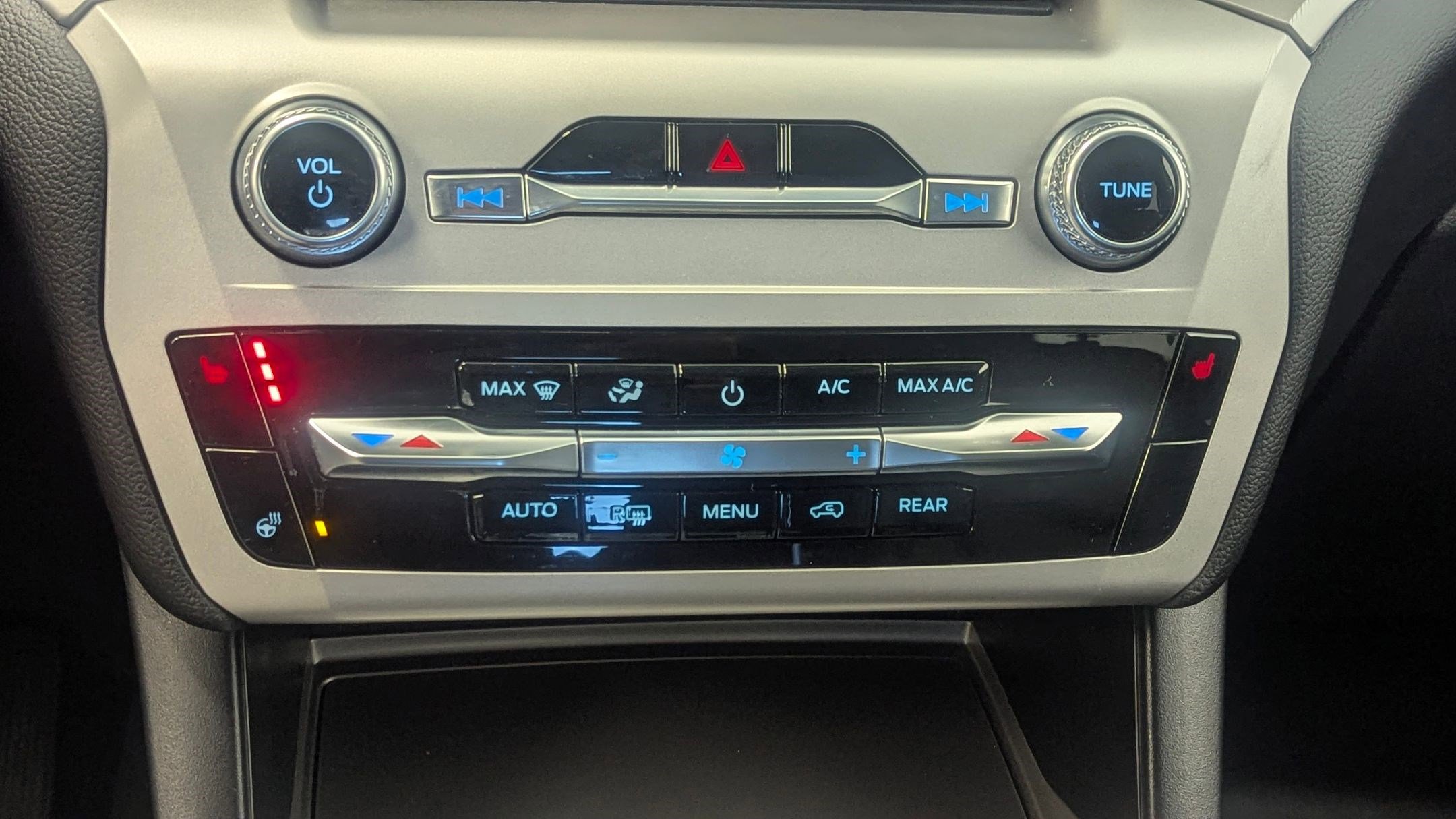 Certified 2022 Ford Explorer XLT w/ Equipment Group 202A image 25