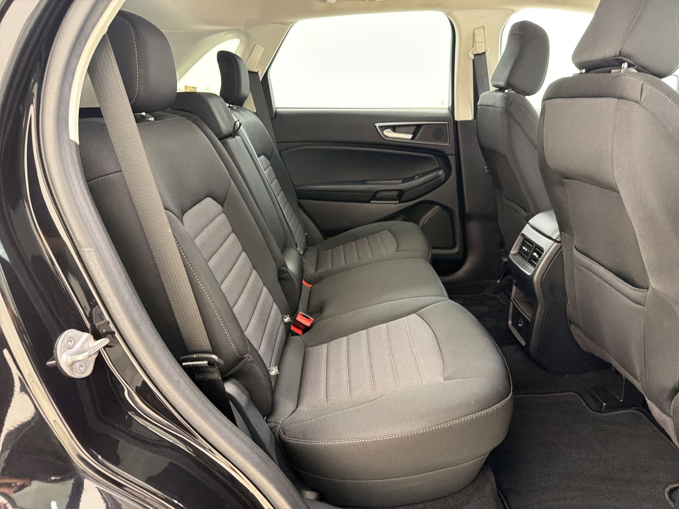 Certified 2022 Ford Edge SE w/ Black Appearance Package AWD/4WD image 27