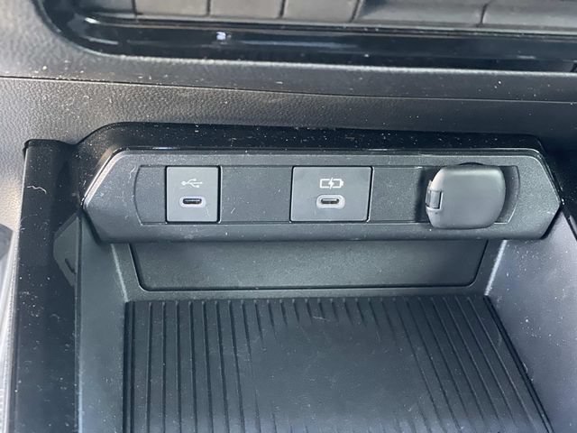 Used 2024 Toyota Prius XLE FWD image 14