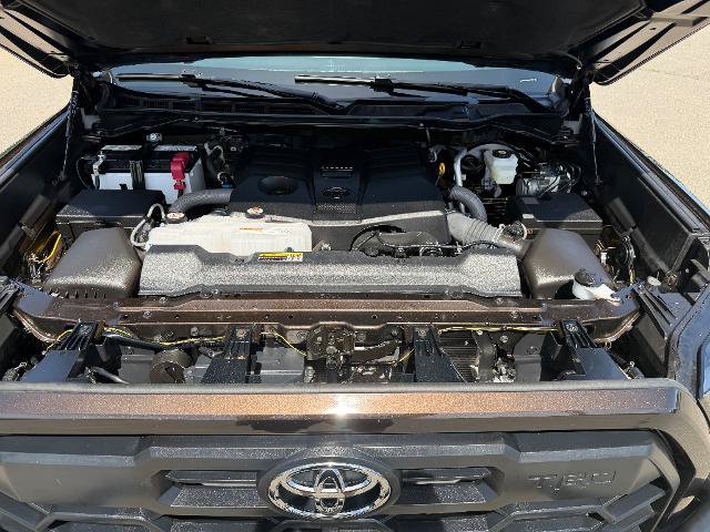 Used 2025 Toyota Tundra Limited w/ TRD Off-Road Package AWD/4WD image 5