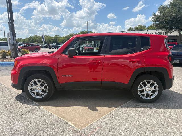Used 2023 Jeep Renegade Latitude AWD/4WD image 4