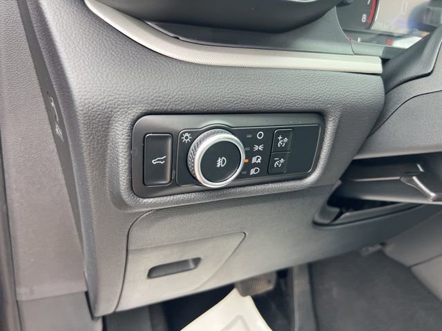 Certified 2024 Ford Explorer XLT w/ Equipment Group 202A image 9