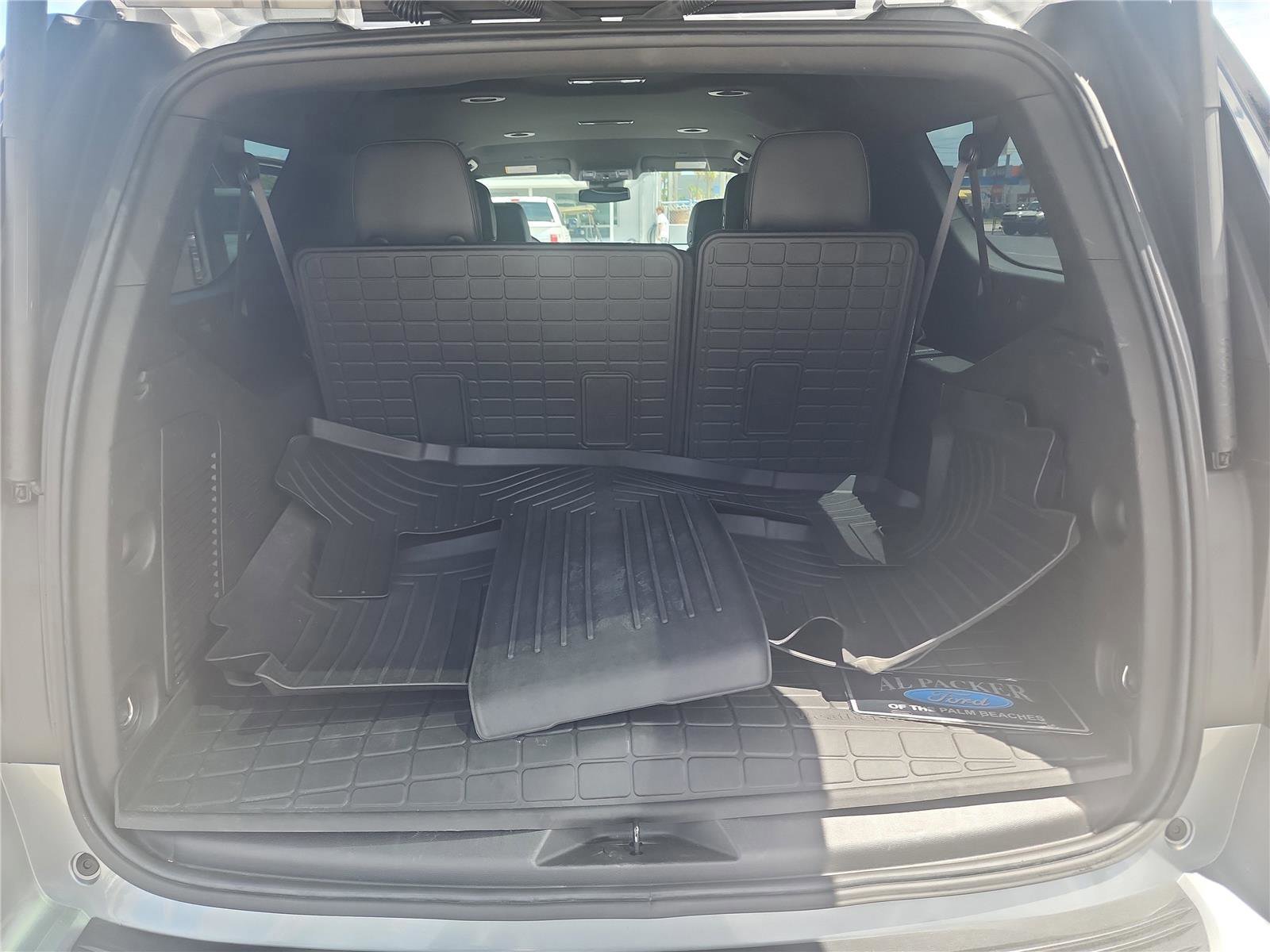 Used 2023 Chevrolet Suburban Premier image 23