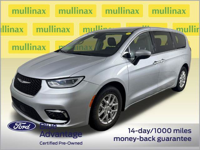 Used 2023 Chrysler Pacifica Touring-L FWD image 14
