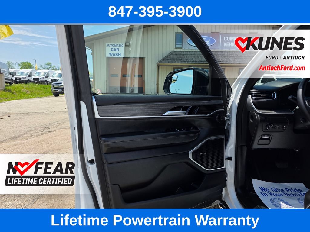 Used 2024 Jeep Wagoneer L Series II w/ Flexible Seating Group AWD/4WD image 18