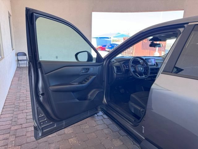 Used 2024 Nissan Rogue S FWD image 9