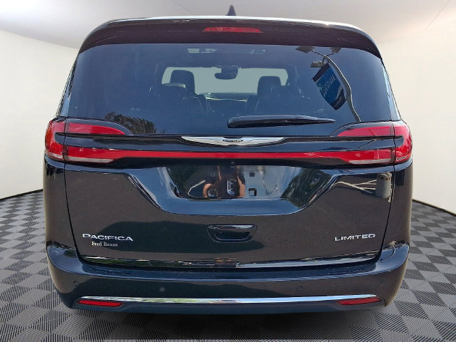 Used 2026 Chrysler Pacifica Limited FWD image 5