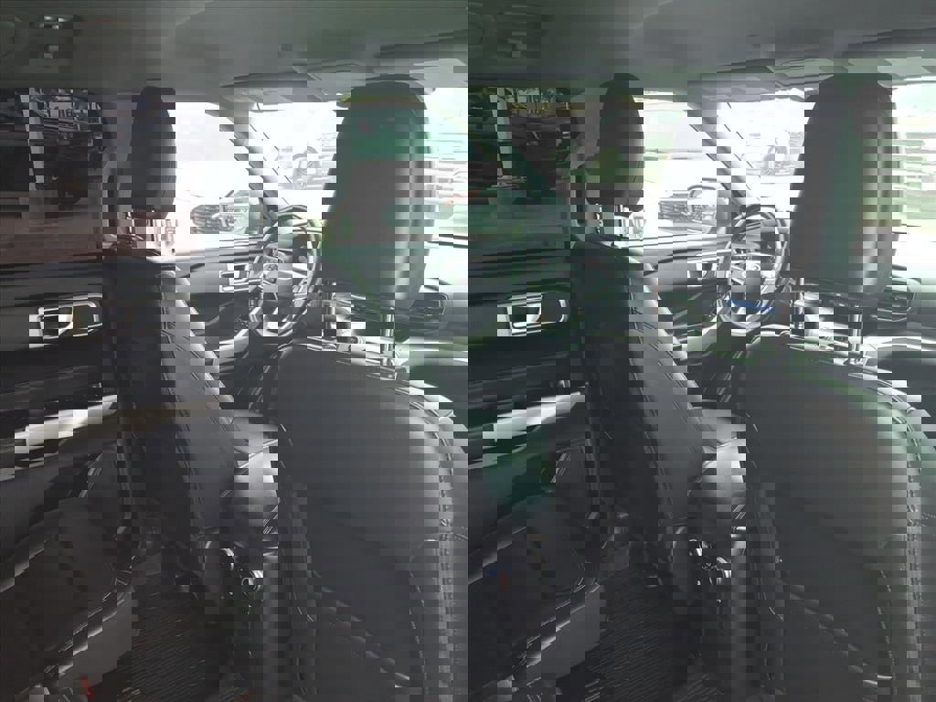 Certified 2022 Ford Explorer XLT w/ Equipment Group 202A image 13