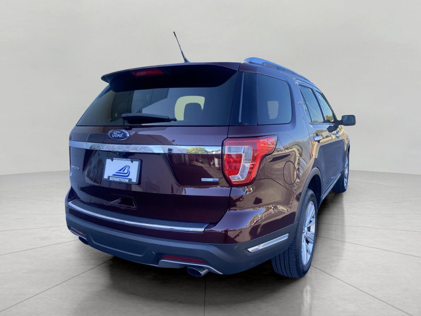 Certified 2019 Ford Explorer Limited AWD/4WD image 12