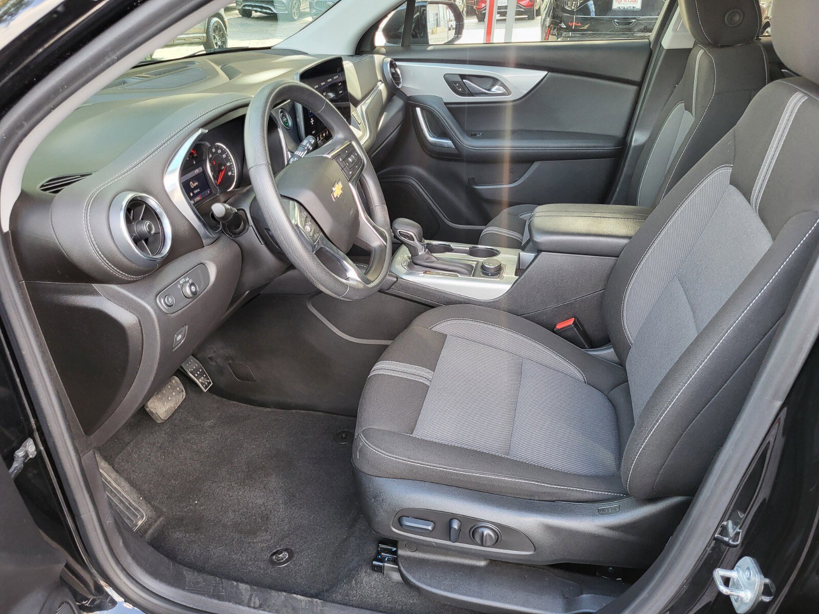 Used 2025 Chevrolet Blazer LT image 19