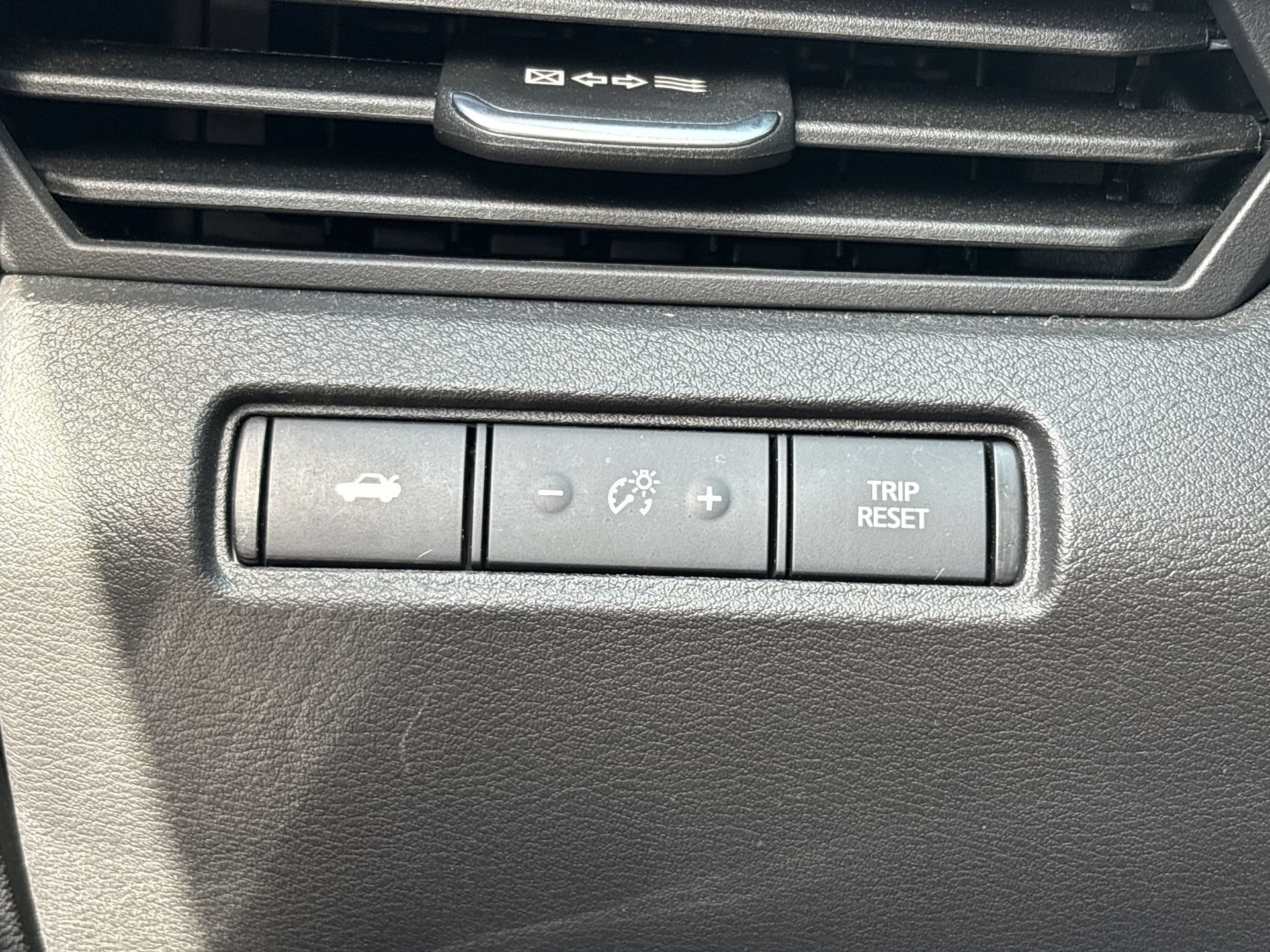 Used 2025 Nissan Altima 2.5 SR AWD/4WD image 13