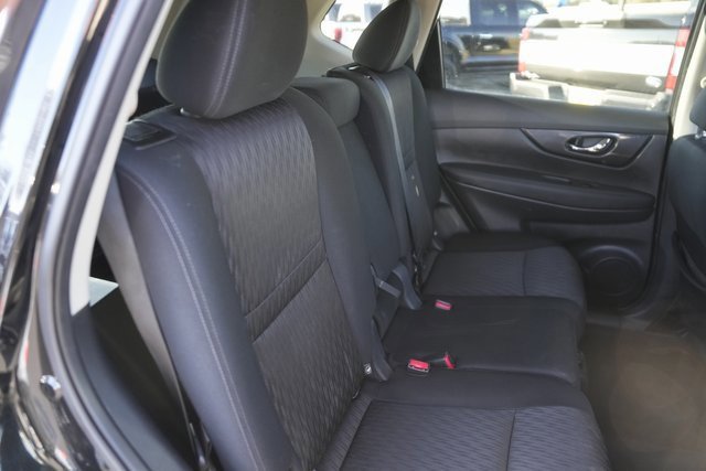 Used 2019 Nissan Rogue SV image 16