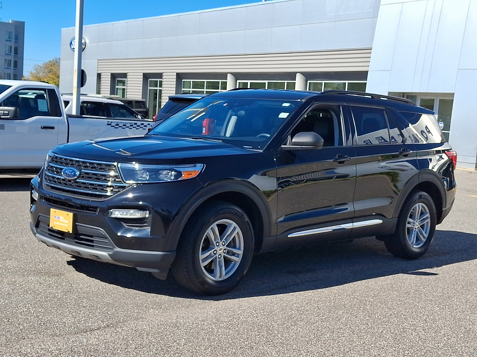 Certified 2023 Ford Explorer XLT w/ Equipment Group 202A AWD/4WD image 5