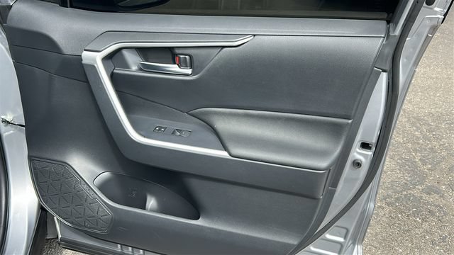 Used 2025 Toyota RAV4 XLE FWD image 10
