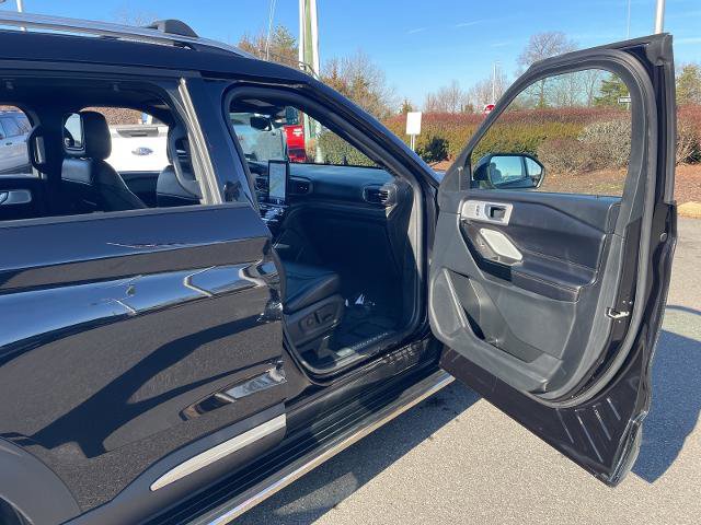 Certified 2022 Ford Explorer Platinum w/ Equipment Group 601A image 33