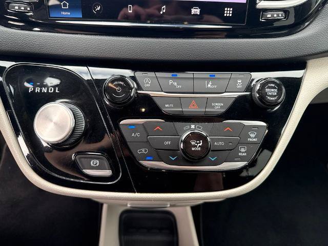 Used 2022 Chrysler Pacifica Touring-L FWD image 24
