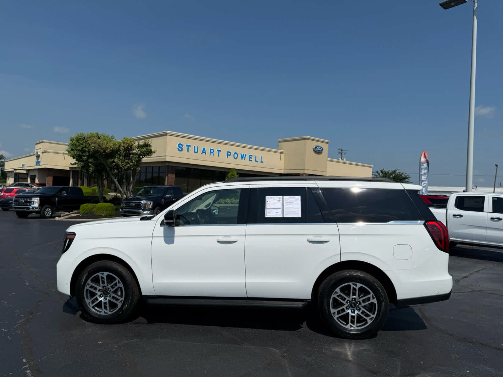 Certified 2025 Ford Expedition Active AWD/4WD image 26