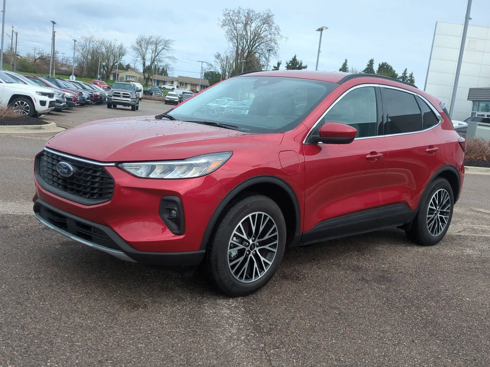 Certified 2025 Ford Escape SE w/ Class II Trailer Tow Package FWD image 4