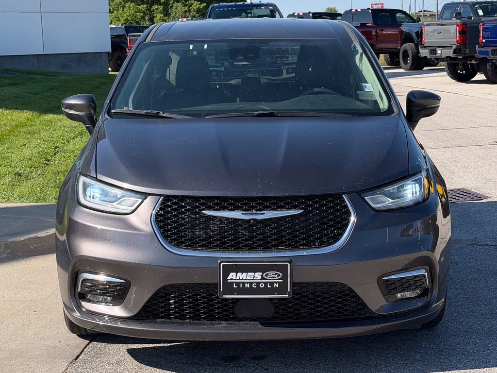 Used 2023 Chrysler Pacifica Touring-L FWD image 8