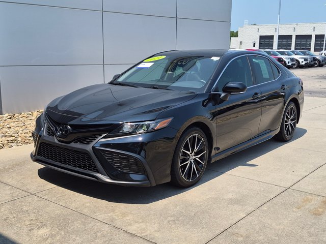Used 2021 Toyota Camry SE w/ Convenience Package FWD image 8