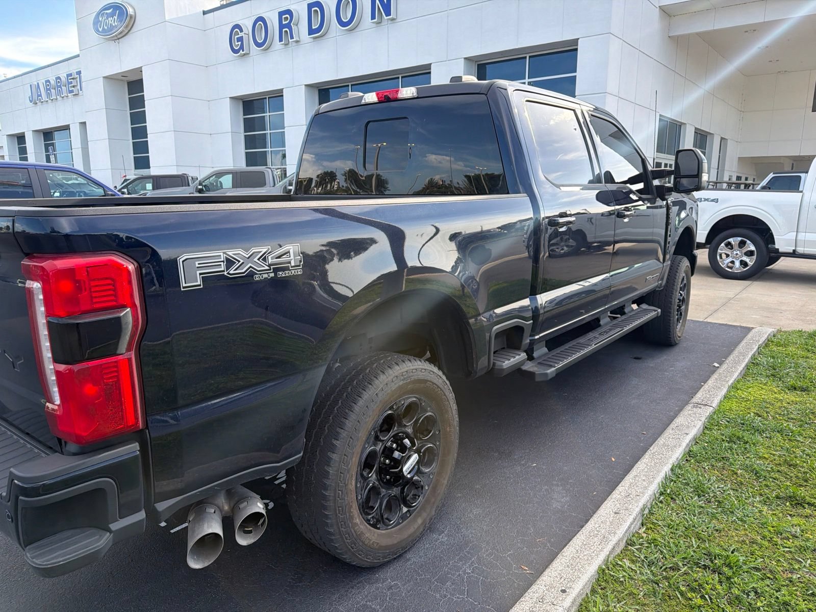 Certified 2025 Ford F250 Lariat w/ Lariat Ultimate Package AWD/4WD image 2