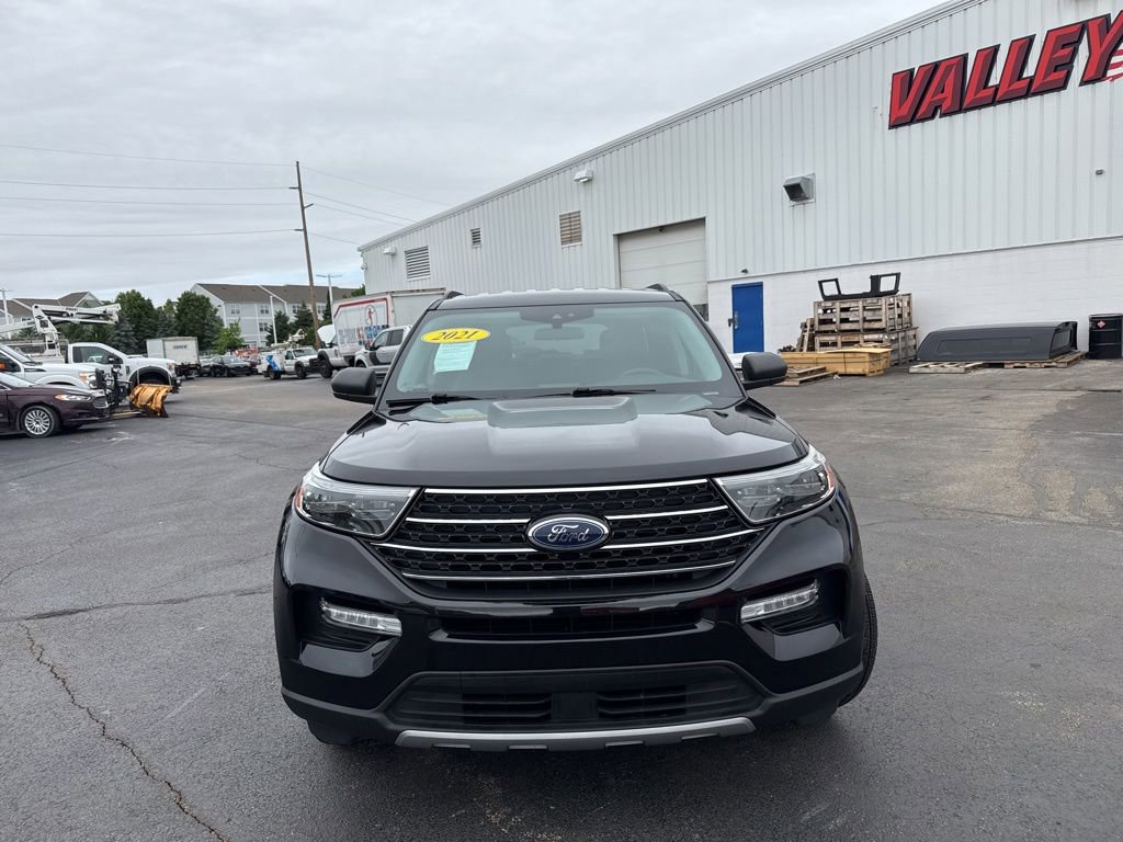 Certified 2021 Ford Explorer XLT w/ Equipment Group 202A AWD/4WD image 46