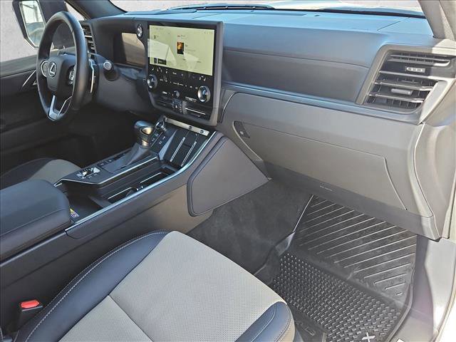 Used 2025 Lexus GX 550 image 23