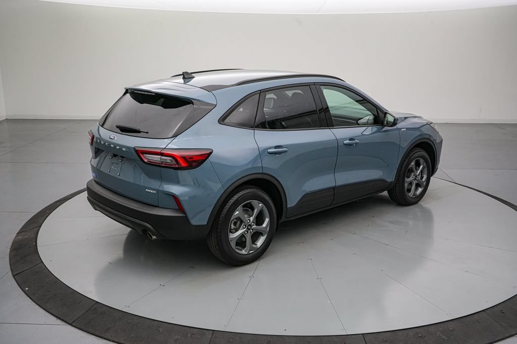 Certified 2025 Ford Escape ST-Line Select AWD/4WD image 4