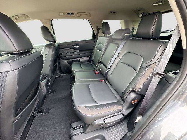 Used 2023 Nissan Pathfinder SL w/ Black Appearance Package AWD/4WD image 20