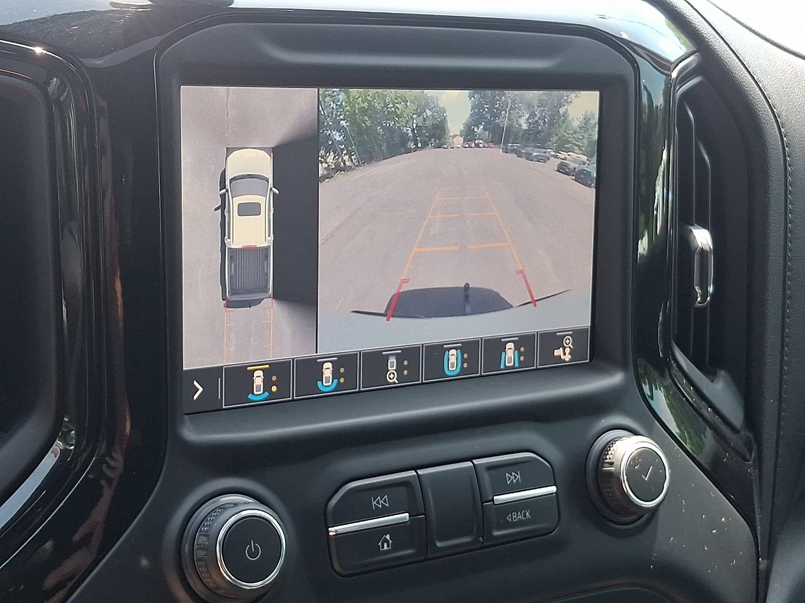Used 2019 Chevrolet Silverado 1500 LTZ w/ LTZ Premium Package AWD/4WD image 19