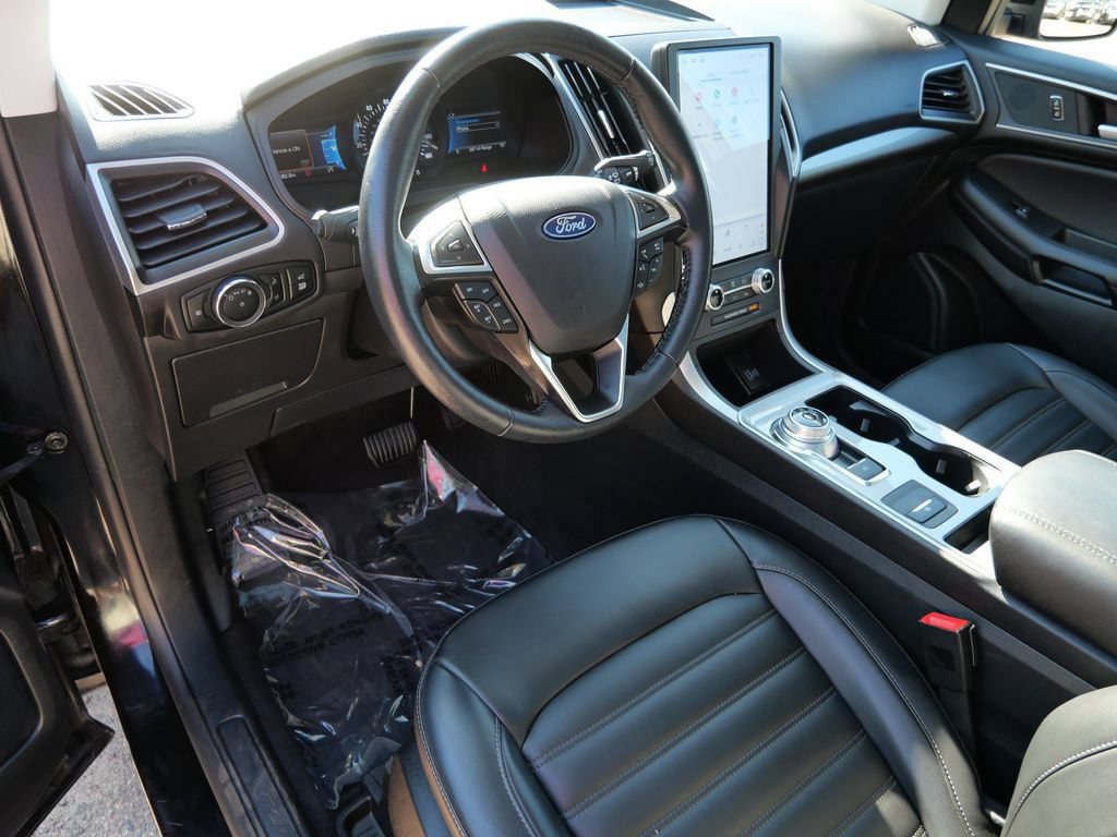 Certified 2024 Ford Edge SEL w/ Convenience Package AWD/4WD image 3