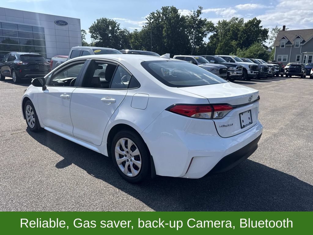 Used 2025 Toyota Corolla LE FWD image 3