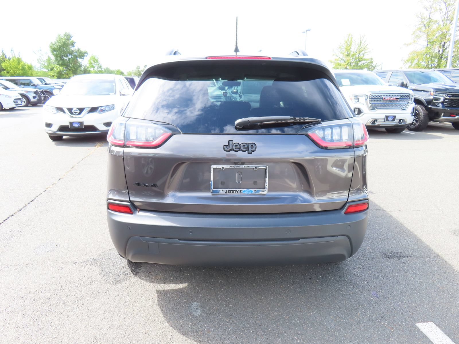 Used 2019 Jeep Cherokee Latitude Plus AWD/4WD image 6