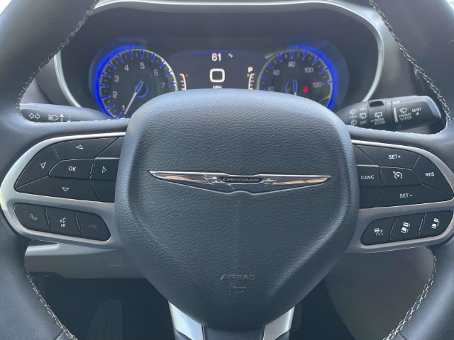 Used 2024 Chrysler Pacifica Touring-L FWD image 17