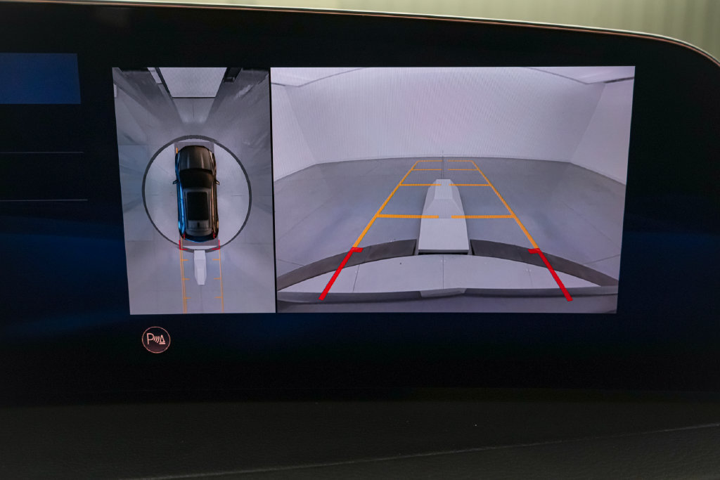 Used 2025 Cadillac XT4 Premium Luxury FWD image 16