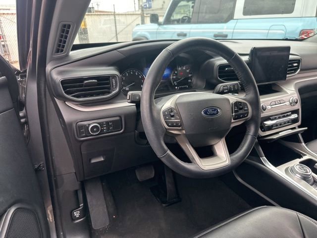 Certified 2023 Ford Explorer XLT w/ Equipment Group 202A RWD image 14