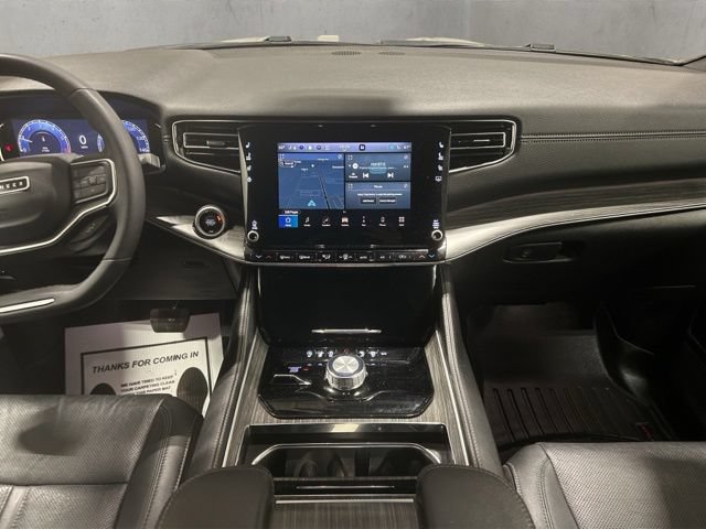 Used 2023 Jeep Wagoneer L Series II AWD/4WD image 15