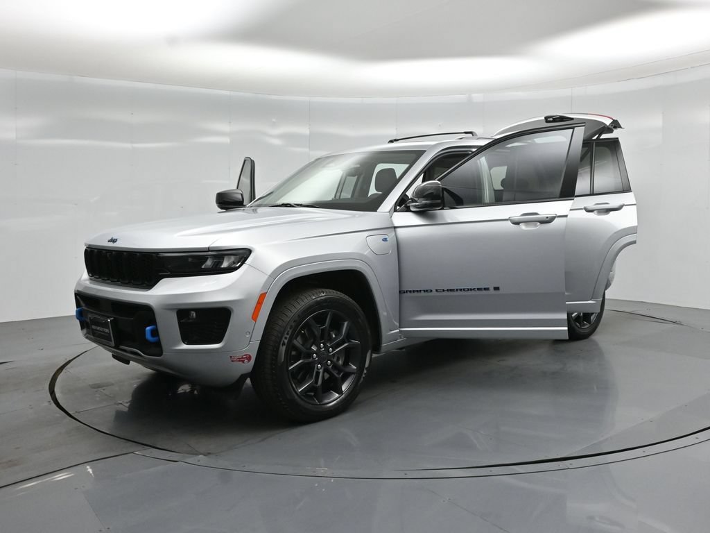 Used 2023 Jeep Grand Cherokee 30th Anniversary AWD/4WD image 31