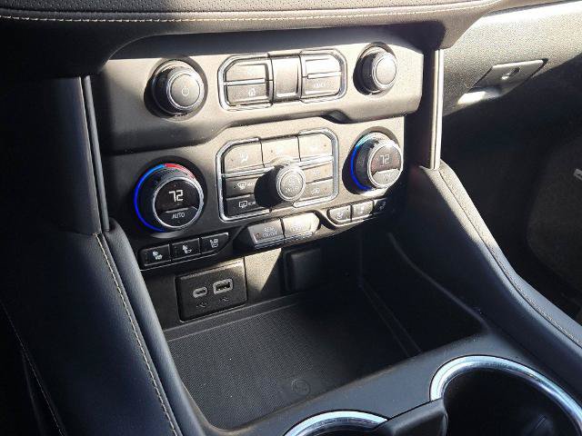 Used 2024 Chevrolet Suburban Premier AWD/4WD image 25