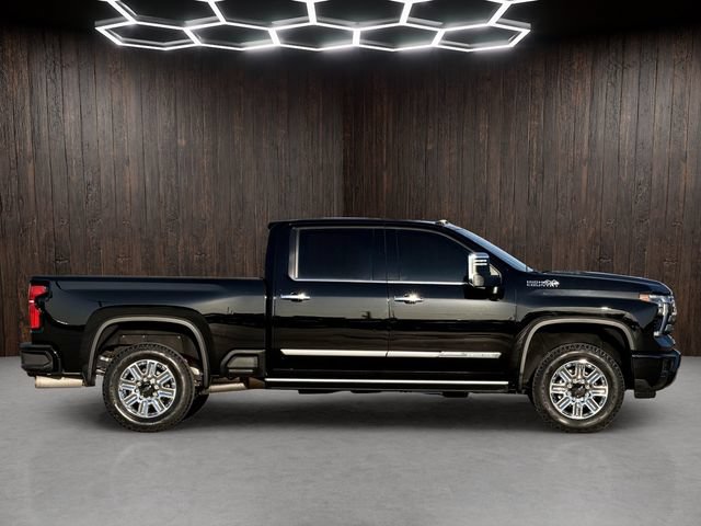 Used 2024 Chevrolet Silverado 2500 High Country w/ High Country Premium Package AWD/4WD image 2