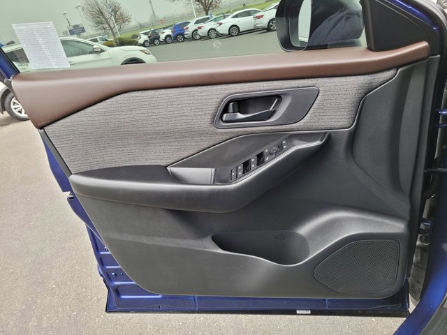 Used 2023 Nissan Rogue S image 27