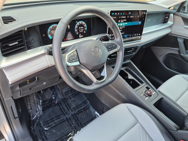 Used 2025 Volkswagen Tiguan SE FWD image 10
